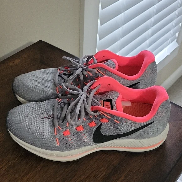 Nike Zoom Vomero 12 Women's Athletic Shoes in Gray and Pink. Like New! - Picture 1 of 7